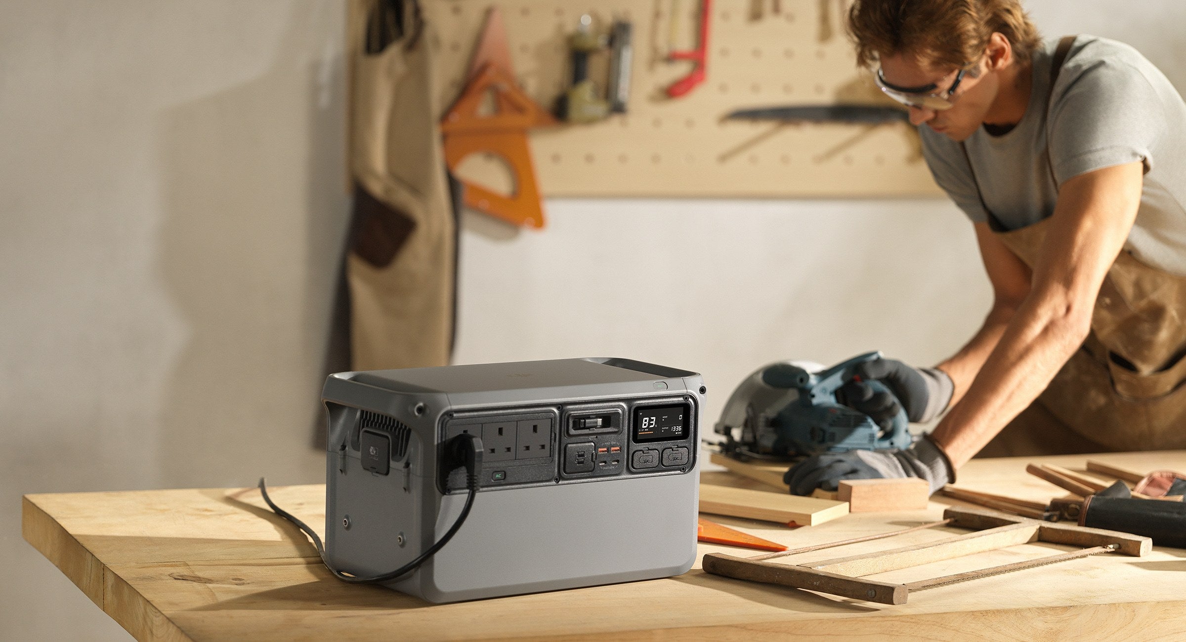 Woodworking beside the Auro 2000 Elite